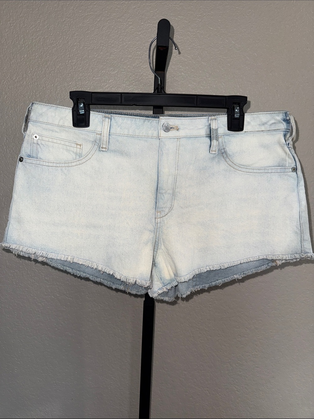 Pilcro Light Wash Denim Cutoff Shorts - Anthropologie size 30 NWT MSRP $80